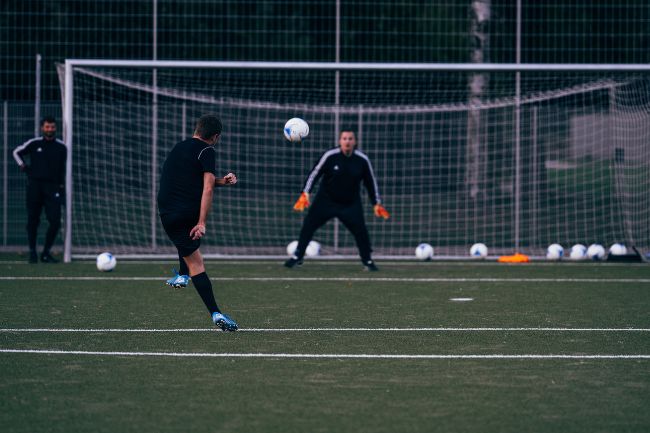 Futebol vs. Futebol Americano: Principais Diferenças e Semelhanças