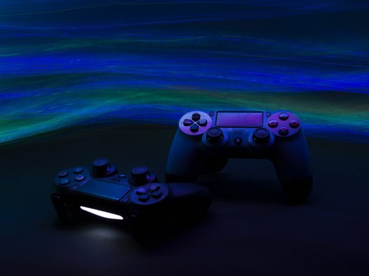 PS5 deitado: Faz mal? Descubra a melhor posição para o console
