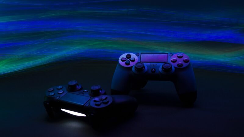 PS5 deitado: Faz mal? Descubra a melhor posição para o console